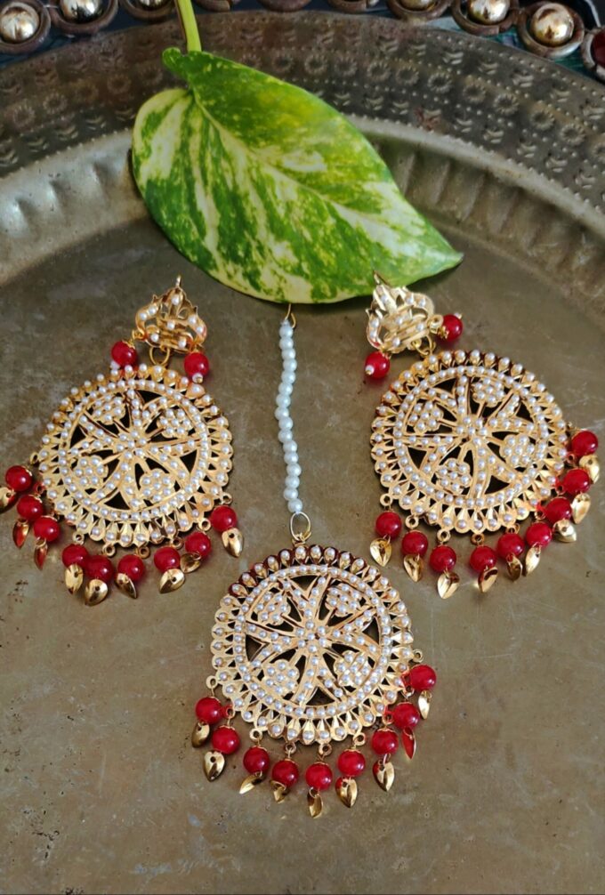 Punjabi Jadau Tika with Earrings in Pearls